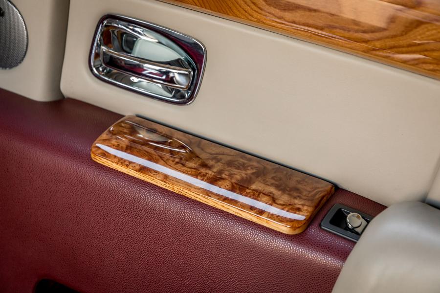 Детали интерьера Rolls-Royce Phantom EWB 2007 года  (NA) (фото 83 из 105)